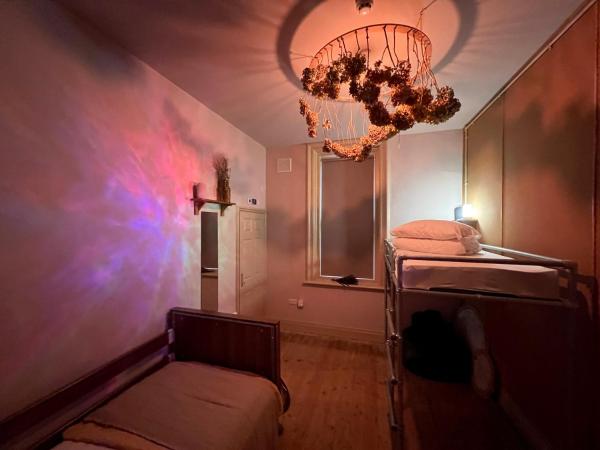 Art Hostel : photo 5 de la chambre chambre lits jumeaux pour personnes à mobilité réduite