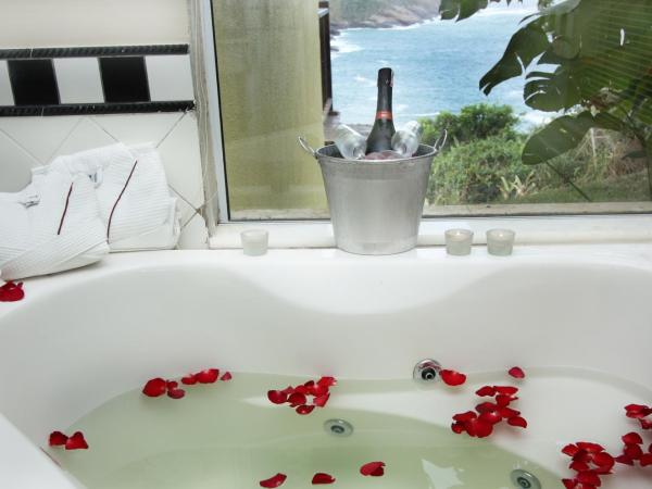 Uni Boutique Hotel & Spa : photo 10 de la chambre suite lit king-size avec baignoire spa