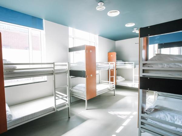 ClinkNOORD Hostel : photo 4 de la chambre lit dans dortoir de 14 lits
