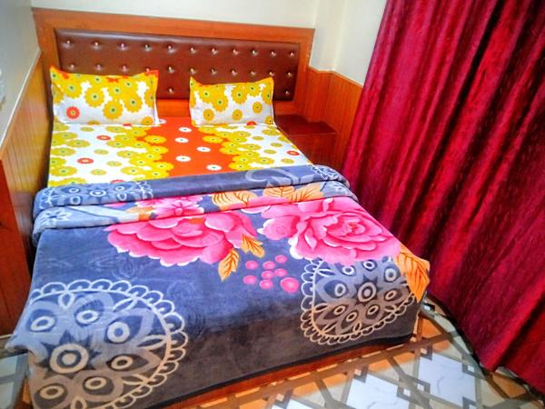 Shri Holy Family Guest House : photo 1 de la chambre chambre double