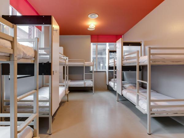 ClinkNOORD Hostel : photo 5 de la chambre lit dans dortoir mixte de 10-8 lits avec installations communes