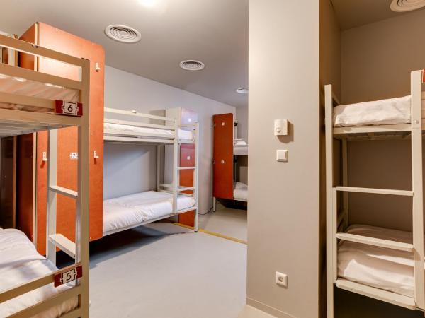ClinkNOORD Hostel : photo 6 de la chambre lit dans dortoir mixte de 10-8 lits avec installations communes