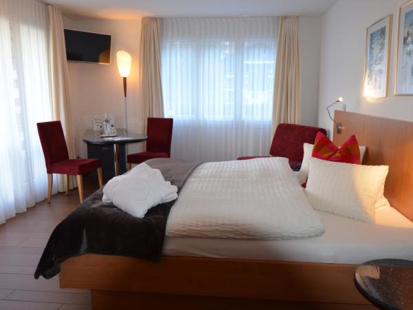 Hotel Belmont : photo 2 de la chambre chambre triple avec kitchenette et balcon