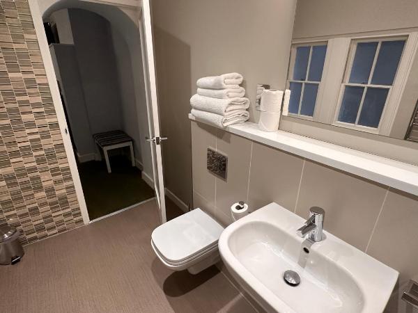 Brighton House : photo 3 de la chambre chambre lits jumeaux avec baignoire