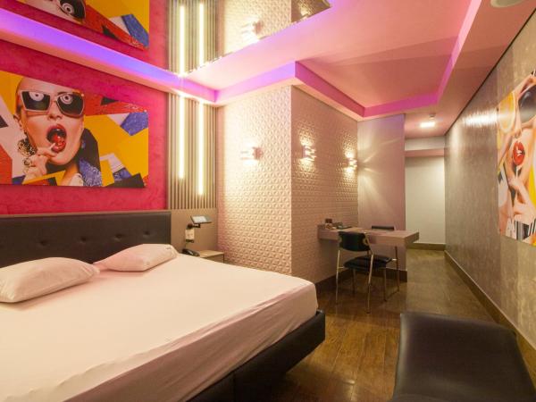 Opium Motel (Adult Only) : photo 1 de la chambre chambre lit king-size