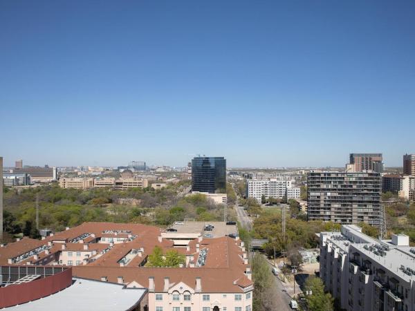 Marriott Dallas Uptown : photo 5 de la chambre chambre standard 1 lit king-size - vue sur ville