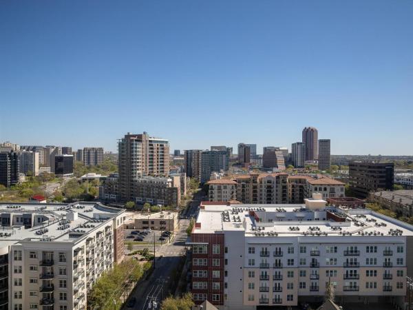 Marriott Dallas Uptown : photo 6 de la chambre chambre standard 1 lit king-size - vue sur ville