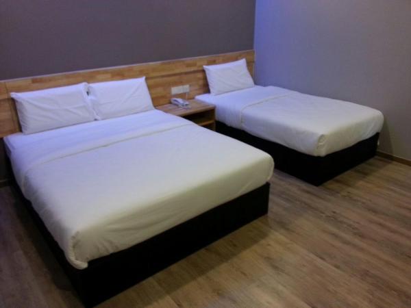 Hotel Suria 18 : photo 2 de la chambre chambre familiale