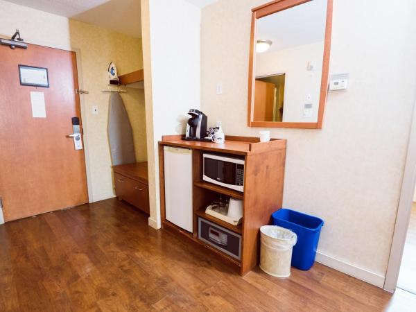 Rosslyn Inn & Suites : photo 6 de la chambre chambre standard avec 2 lits queen-size - nouveau bâtiment