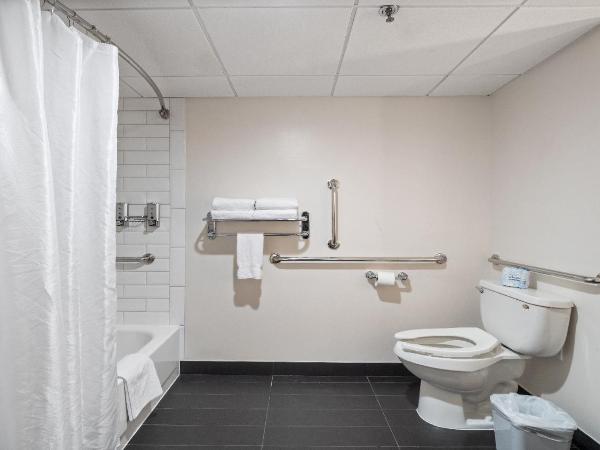 315 LoSo Hotel Airport : photo 5 de la chambre suite lit king-size