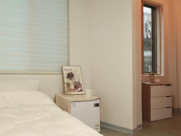 White Story : photo 7 de la chambre chambre double avec salle de bains privative