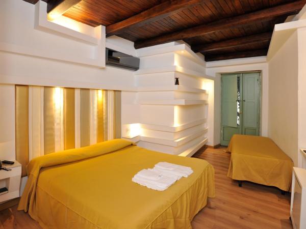 Albergo Del Centro Storico : photo 4 de la chambre chambre triple confort