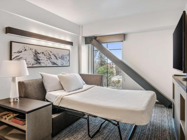 Hyatt House Sacramento-Midtown : photo 4 de la chambre one-bedroom king suite with sofa bed and kitchen - high floor