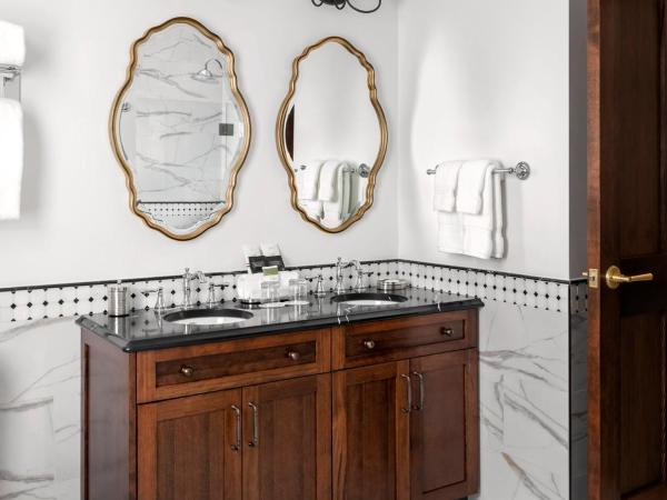 Abigail's Hotel : photo 2 de la chambre chambre lit king-size avec baignoire spa