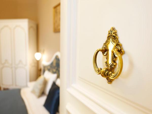 Villabaroque_Eger : photo 3 de la chambre chambre deluxe