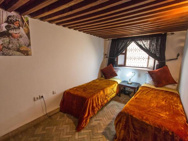 Riad Noujoum Medina : photo 8 de la chambre petite chambre double basique avec douche