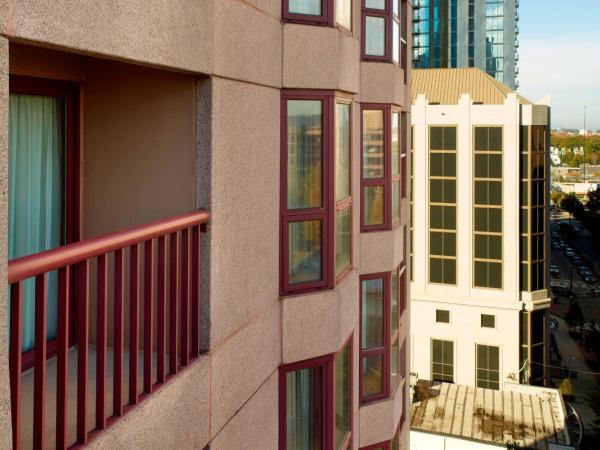 Atlanta Marriott Suites Midtown : photo 4 de la chambre suite 1 chambre lit king-size avec canapé-lit