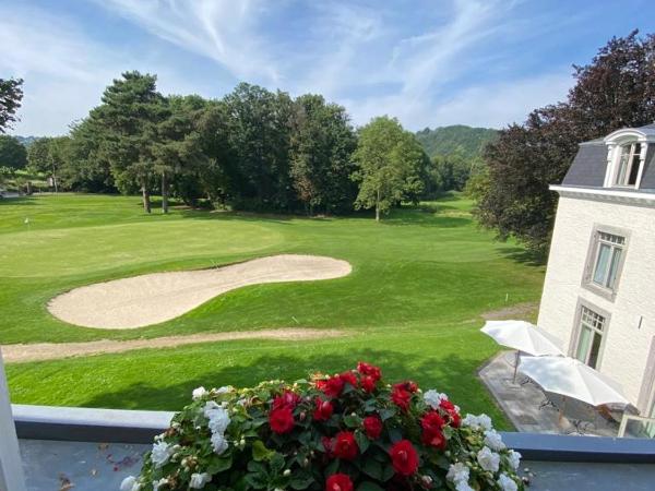 La chambre et le studio du château du golf de Bernalmont : photo 4 de la chambre chambre double avec salle de bains privative