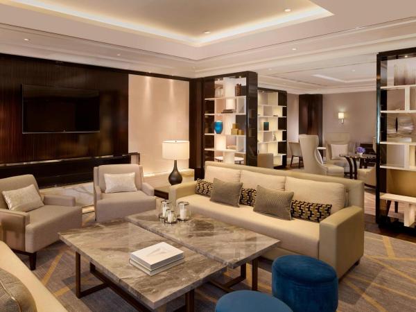 The Ritz-Carlton, Budapest : photo 5 de la chambre suite 1 chambre lit king-size - vue sur parc - accès au salon club