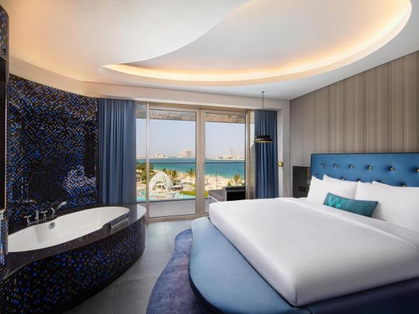 W Dubai - The Palm : photo 4 de la chambre w suite, 1 bedroom suite, 1 king, partial ocean view - access to aether bar, includes free flow of selected drinks from 4 pm-7 pm