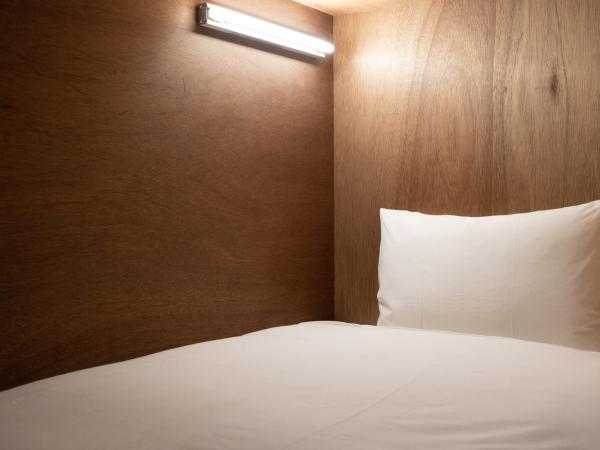 TSUGU Kyoto Sanjo by THE SHARE HOTELS : photo 2 de la chambre hébergement supérieur avec lits superposés