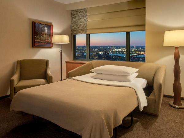Sheraton Boston Hotel : photo 8 de la chambre suite exécutive avec vue sur la rivière, 1 lit king-size et 1 canapé-lit - Étage supérieur