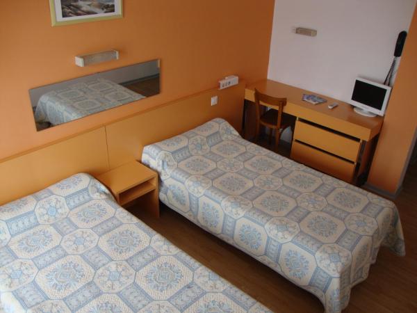 Hôtel Au Petit Languedoc : photo 5 de la chambre chambre lits jumeaux