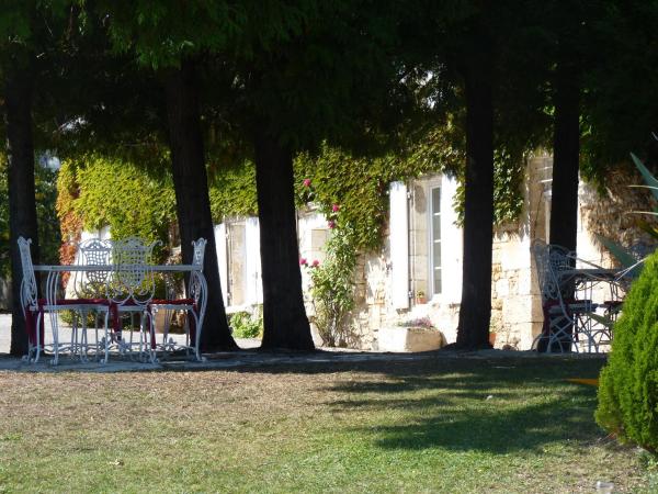 Domaine du Champ Fleuri : photo 1 de la chambre chambre lit queen-size - vue sur piscine