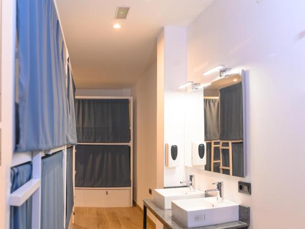 VAD HOSTEL ALICANTE - Youth Hostel age limit 18-50 : photo 3 de la chambre lit dans un dortoir mixte de 16 lits