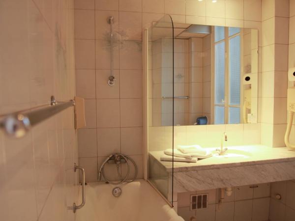 Hôtel De La Cathédrale : photo 6 de la chambre chambre quadruple