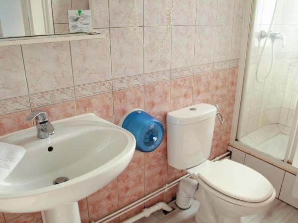 Hôtel De La Cathédrale : photo 9 de la chambre chambre quadruple