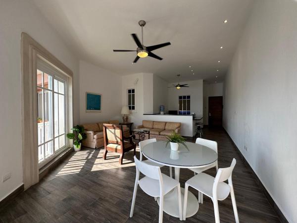 Casa Tortugas Boutique Hotel, An Authentic Hidden Gem in Cancun : photo 4 de la chambre suite lit king-size principale - vue sur lagune