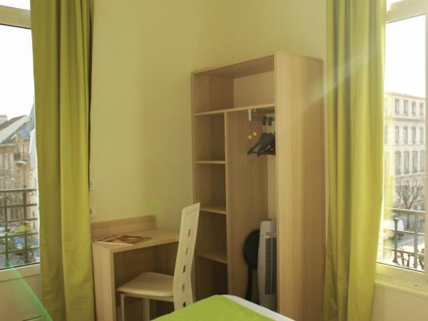 Hôtel De La Cathédrale : photo 9 de la chambre chambre triple