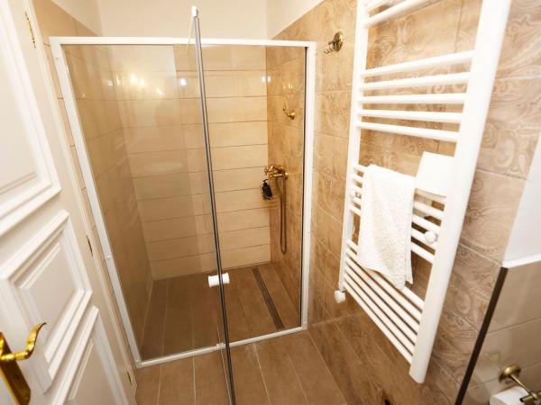 Villabaroque_Eger : photo 6 de la chambre chambre triple exécutive