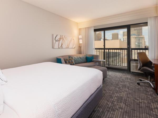 Courtyard by Marriott Oklahoma City Downtown : photo 1 de la chambre guest room, king, balcony