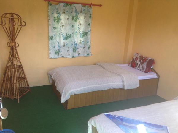 Peace Guest House : photo 2 de la chambre chambre double – vue sur lac