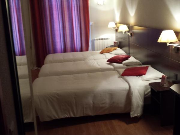 urban by balladins Perpignan : photo 1 de la chambre chambre triple avec 3 lits simples