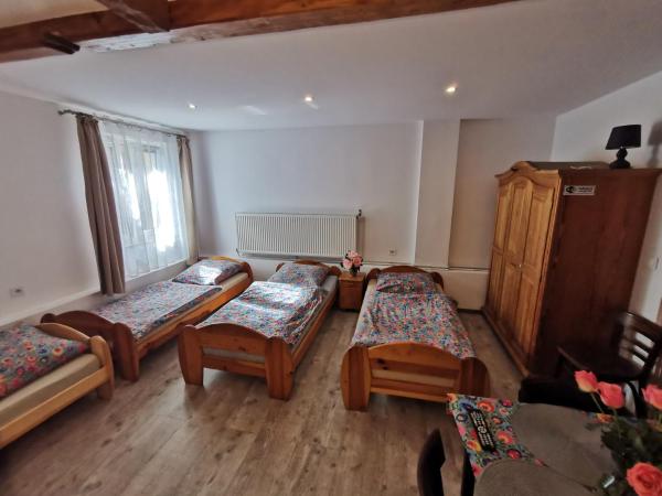 NOCLEGI POD STODOŁĄ : photo 3 de la chambre chambre quadruple premium