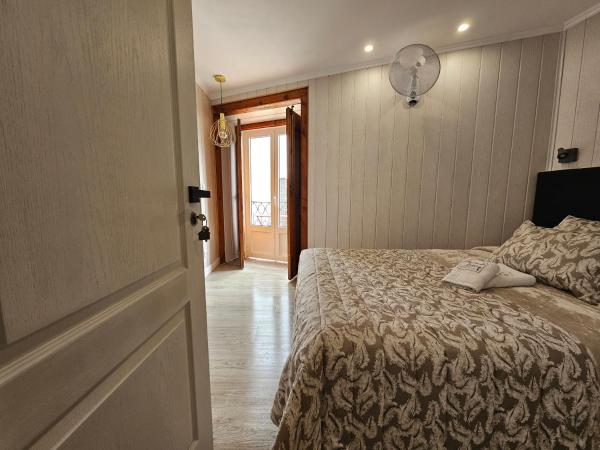 Charme da Graça - Guest House : photo 9 de la chambre chambre double avec salle de bains privative extérieure