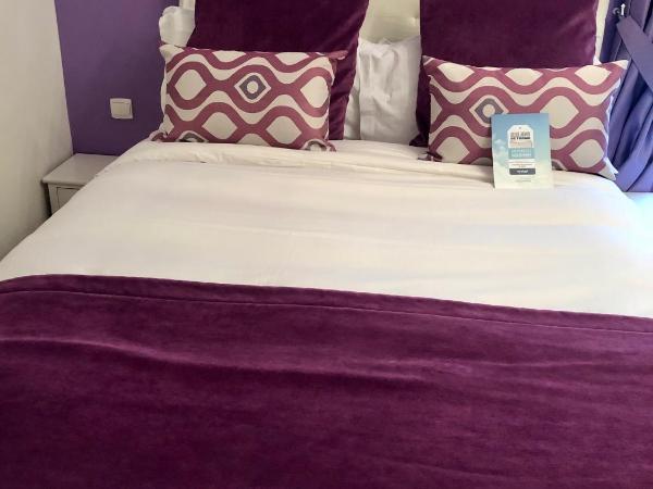 Kyriad Saumur Hyper Centre Hôtel Appartements et SPA soins Sothys Paris : photo 1 de la chambre chambre familiale (4 adultes)