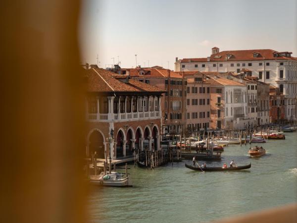 The Venice Venice Hotel : photo 5 de la chambre suite junior spéciale - vue sur grand canal et pont du rialto
