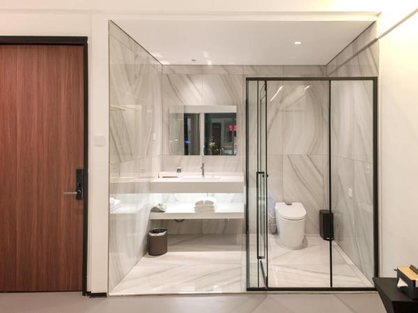 Sanya ChengHeLi Seaview Homestay : photo 6 de la chambre chambre double deluxe avec balcon - vue sur mer