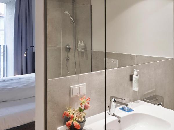 Lendhotel : photo 8 de la chambre chambre double deluxe avec balcon