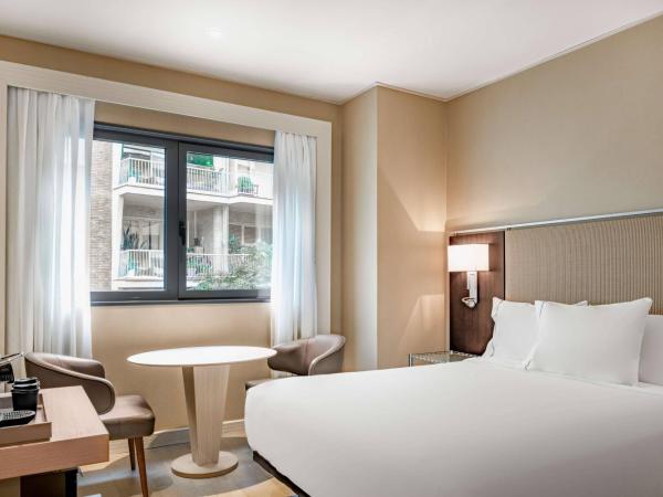 AC Hotel Irla by Marriott : photo 1 de la chambre chambre standard avec 1 lit queen-size