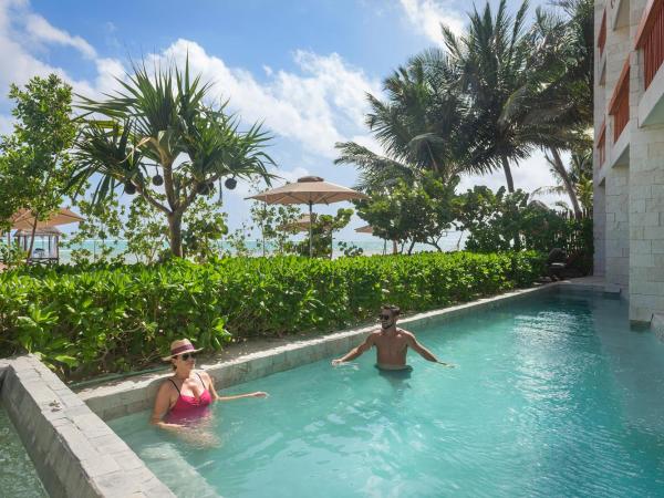 Alea Tulum : photo 4 de la chambre suite avec accès direct à la piscine - côté plage