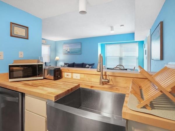 Beautiful Blue Ocean Condo : photo 7 de la chambre appartement 2 chambres