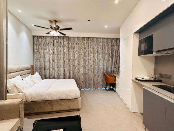 21st Floor SkyStudio Suite with Balcony : photo 10 de la chambre studio avec balcon