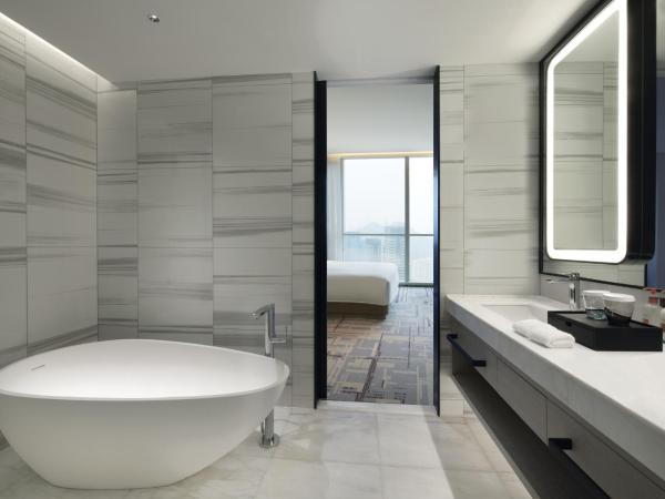 Crowne Plaza Dalian Xinghai, an IHG Hotel : photo 1 de la chambre one-bedroom king suite with ocean view - lounge access