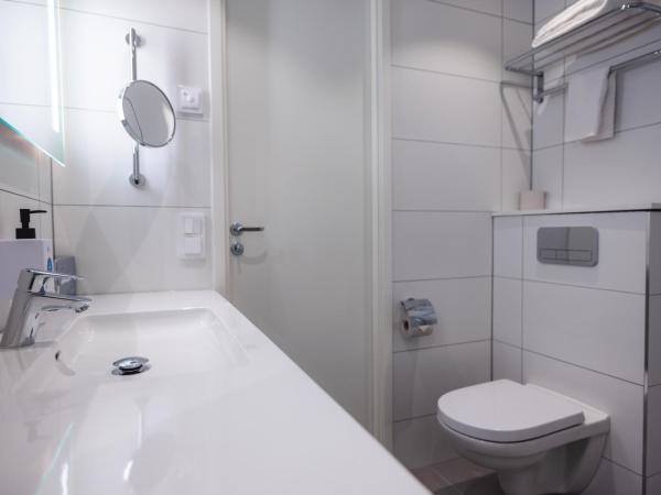 Quality Hotel Royal Corner : photo 7 de la chambre chambre familiale