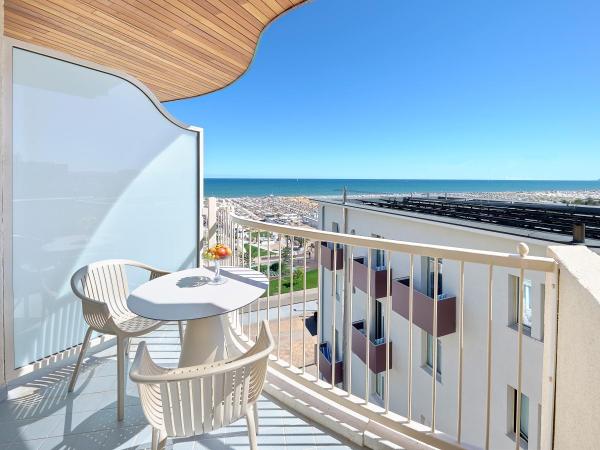 Savoia Hotel Rimini : photo 3 de la chambre chambre triple avec vue sur la mer et accès au spa